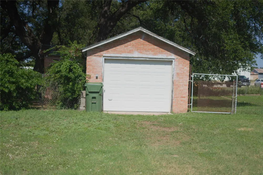 403 S Live Oak Street San Saba, TX 76877