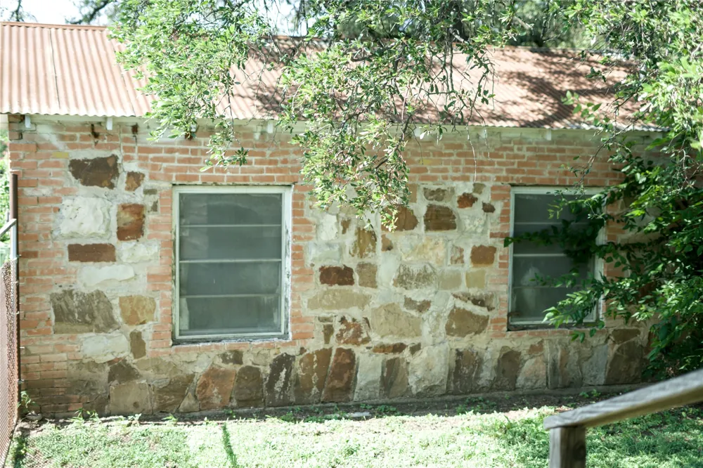 403 S Live Oak Street San Saba, TX 76877