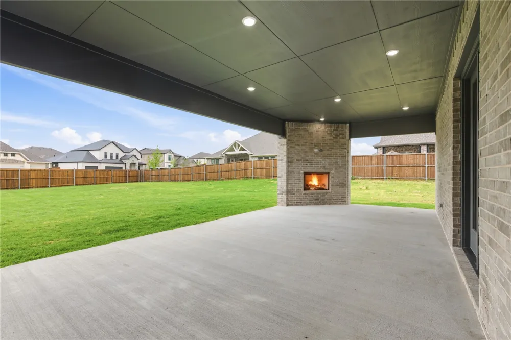 702 Anne Road Van Alstyne, TX 75495