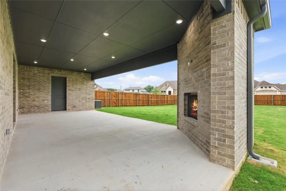 702 Anne Road Van Alstyne, TX 75495