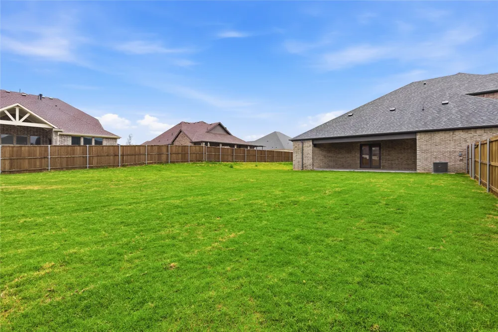 702 Anne Road Van Alstyne, TX 75495