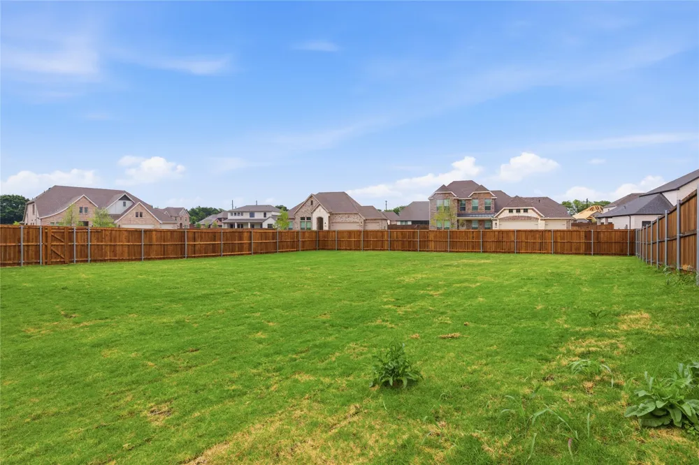 702 Anne Road Van Alstyne, TX 75495
