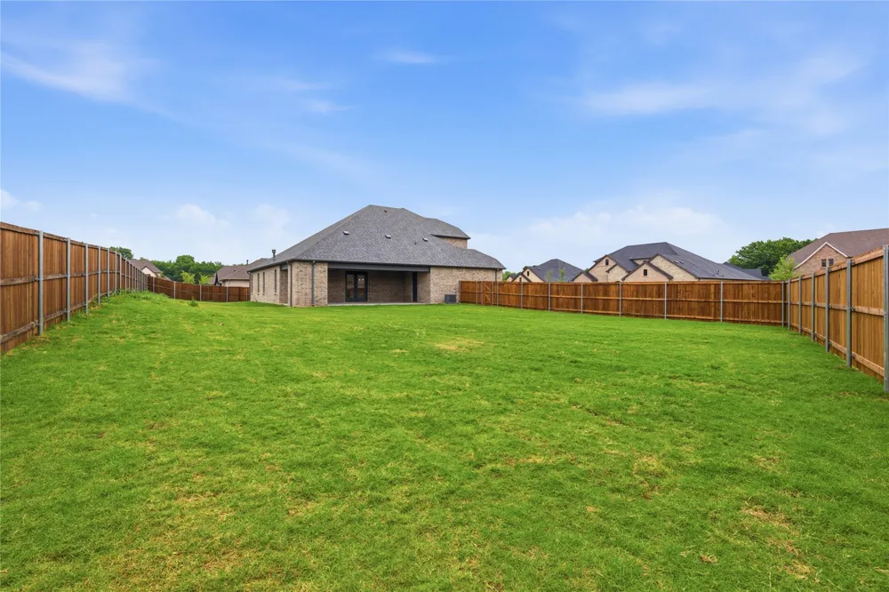 702 Anne Road Van Alstyne, TX 75495