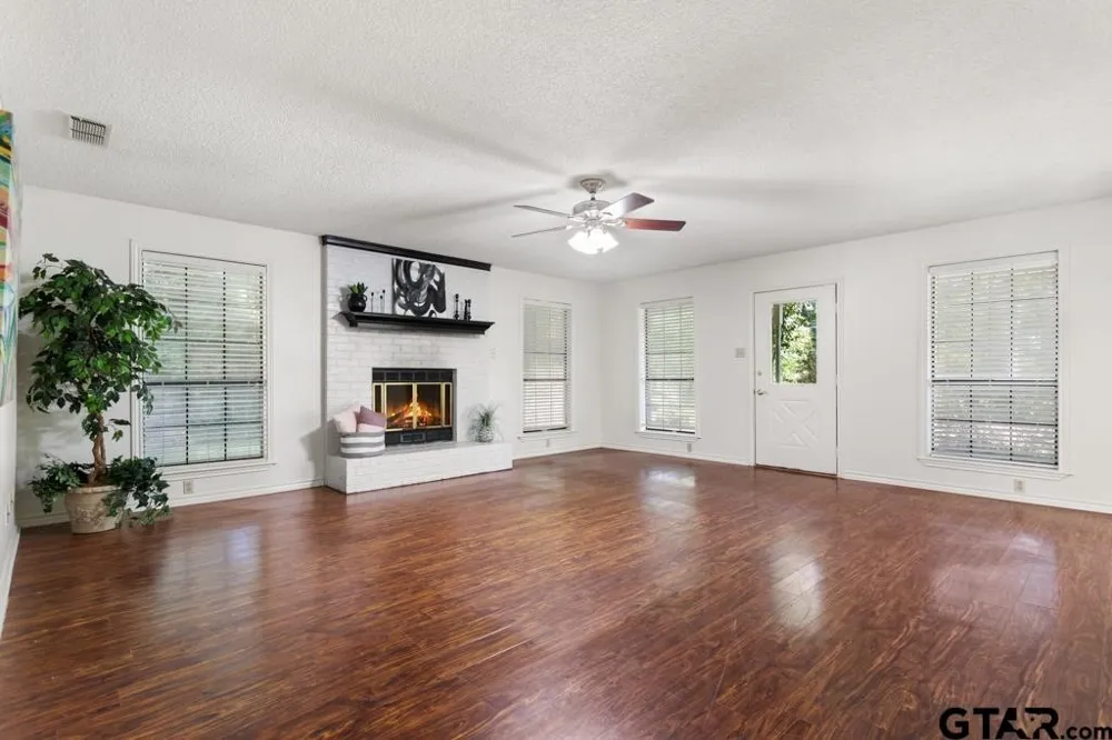 1656 Pineview Lane Hideaway, TX 75771