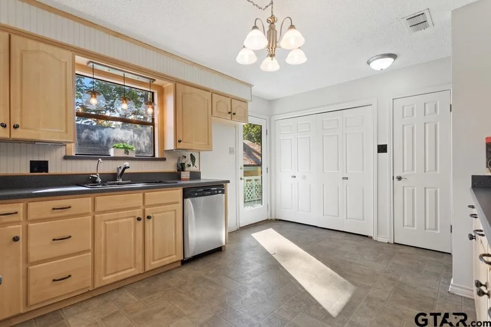 1656 Pineview Lane Hideaway, TX 75771