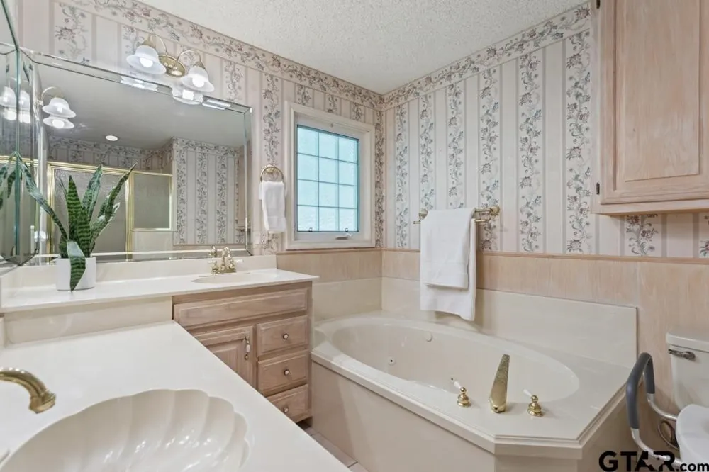 1656 Pineview Lane Hideaway, TX 75771