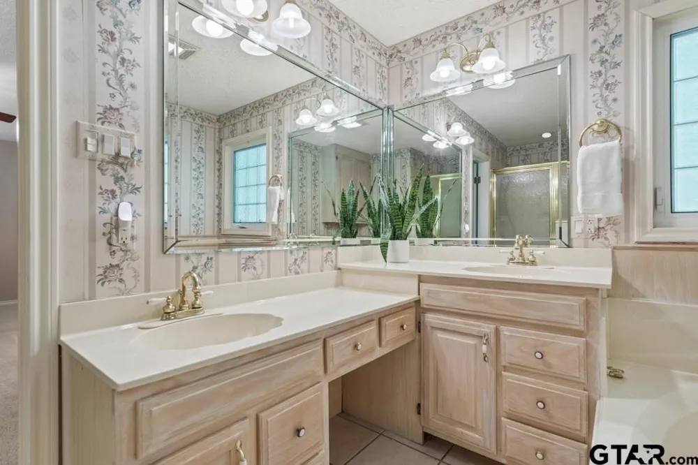 1656 Pineview Lane Hideaway, TX 75771