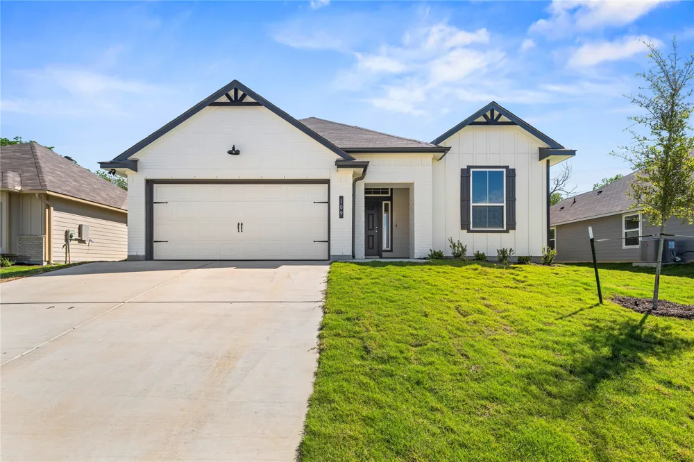109 Adaline Bend McGregor, TX 76657