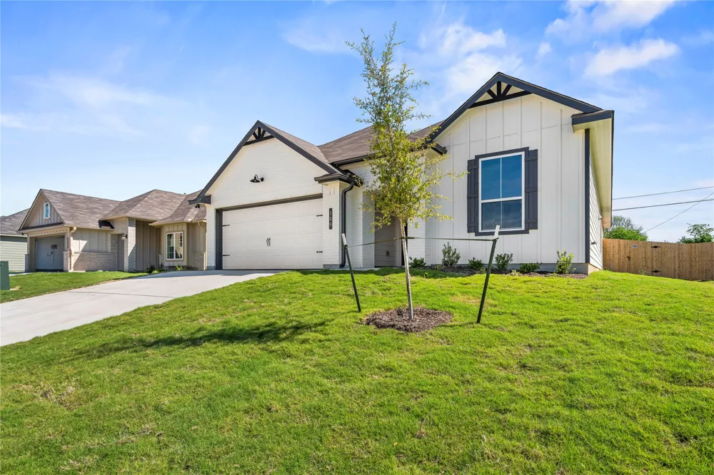 109 Adaline Bend McGregor, TX 76657
