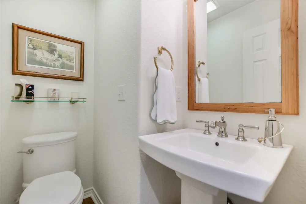 316 Mountain View Sunrise Beach Village, TX 78643