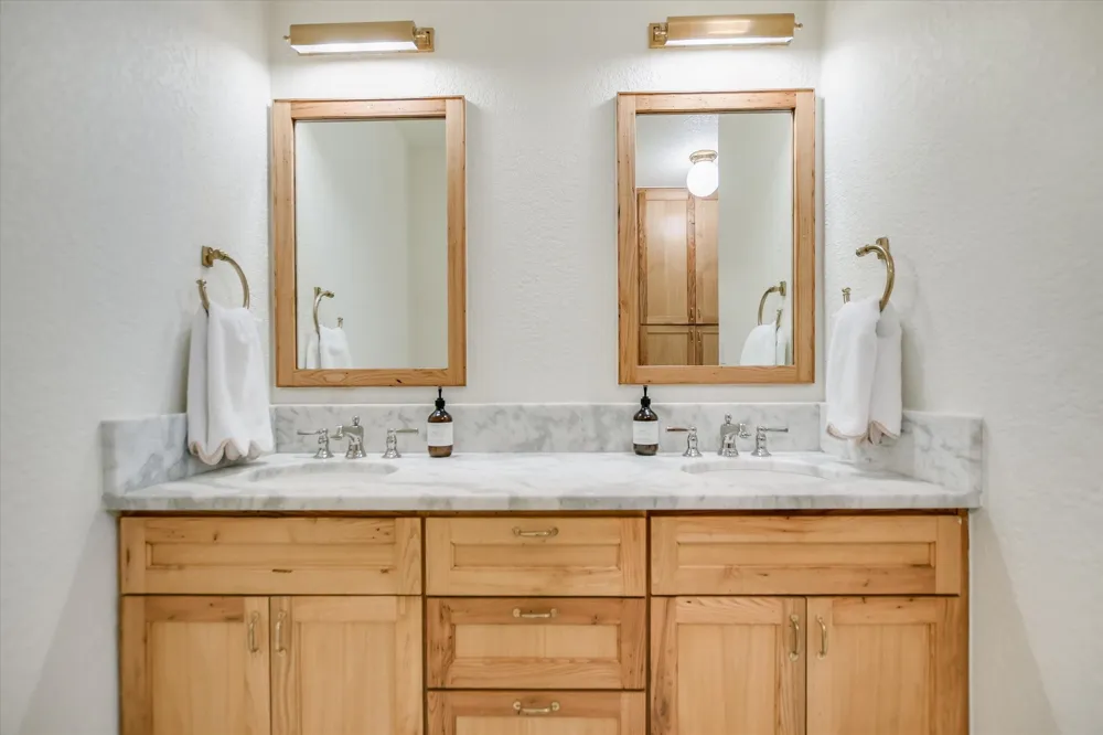 316 Mountain View Sunrise Beach Village, TX 78643