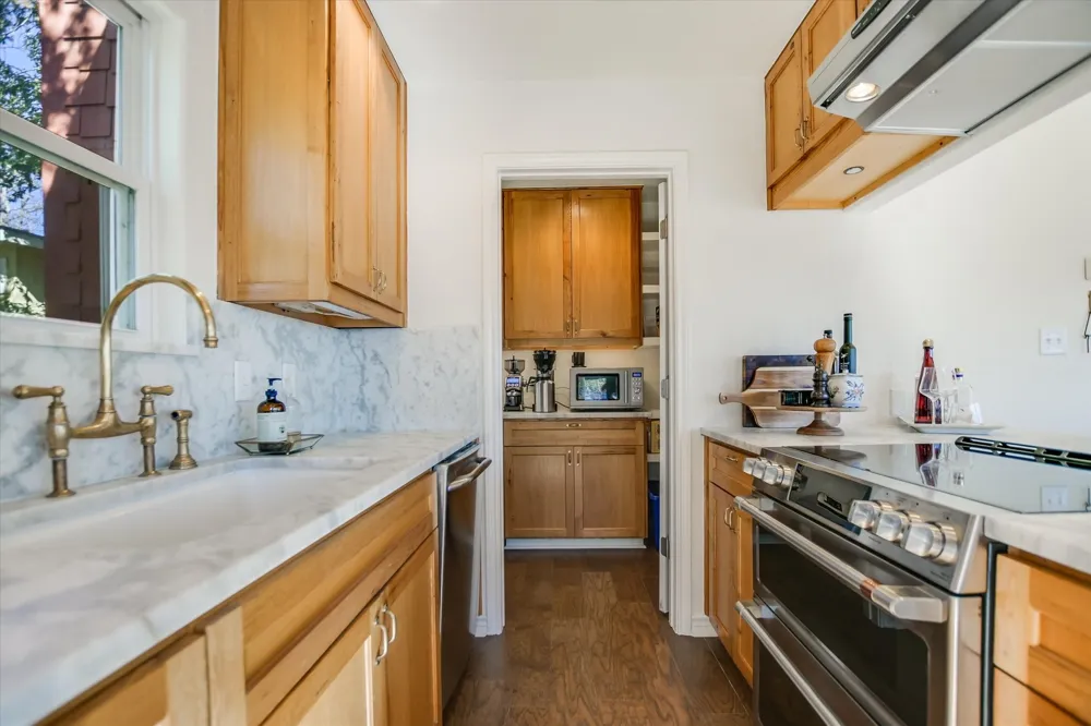 316 Mountain View Sunrise Beach Village, TX 78643
