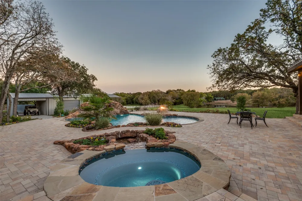 1042 Cardinal Drive Bartonville, TX 76226