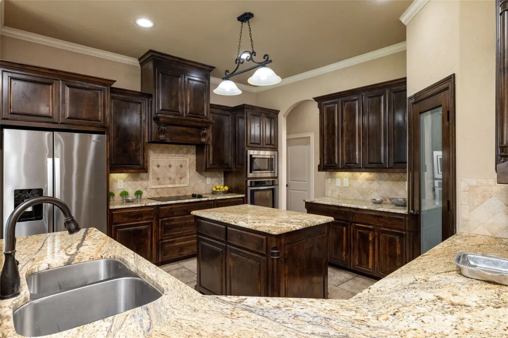 209 Ellis Creek Drive Weatherford, TX 76085