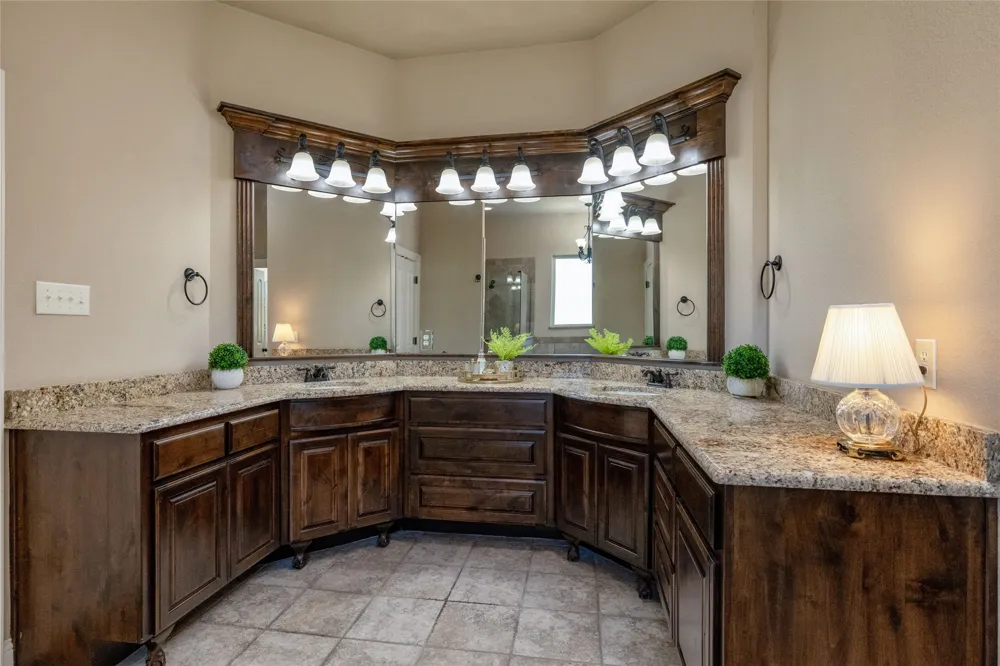 209 Ellis Creek Drive Weatherford, TX 76085