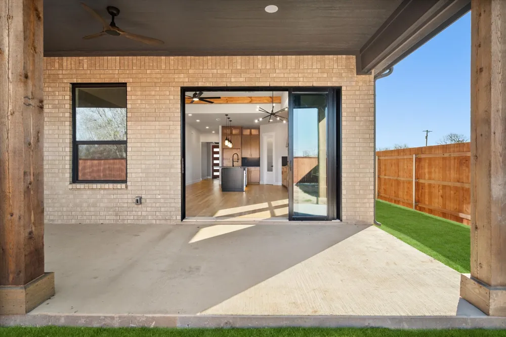 117 Yvonne Street Red Oak, TX 75154