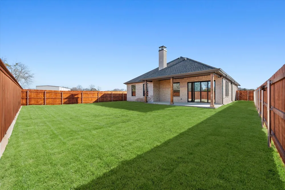 117 Yvonne Street Red Oak, TX 75154