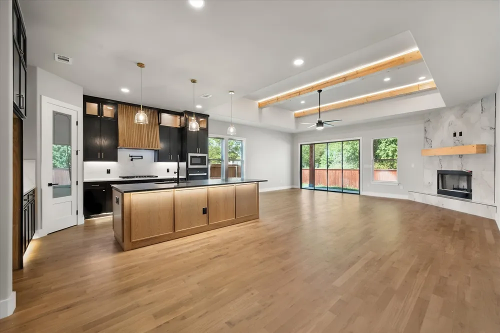 117 Yvonne Street Red Oak, TX 75154
