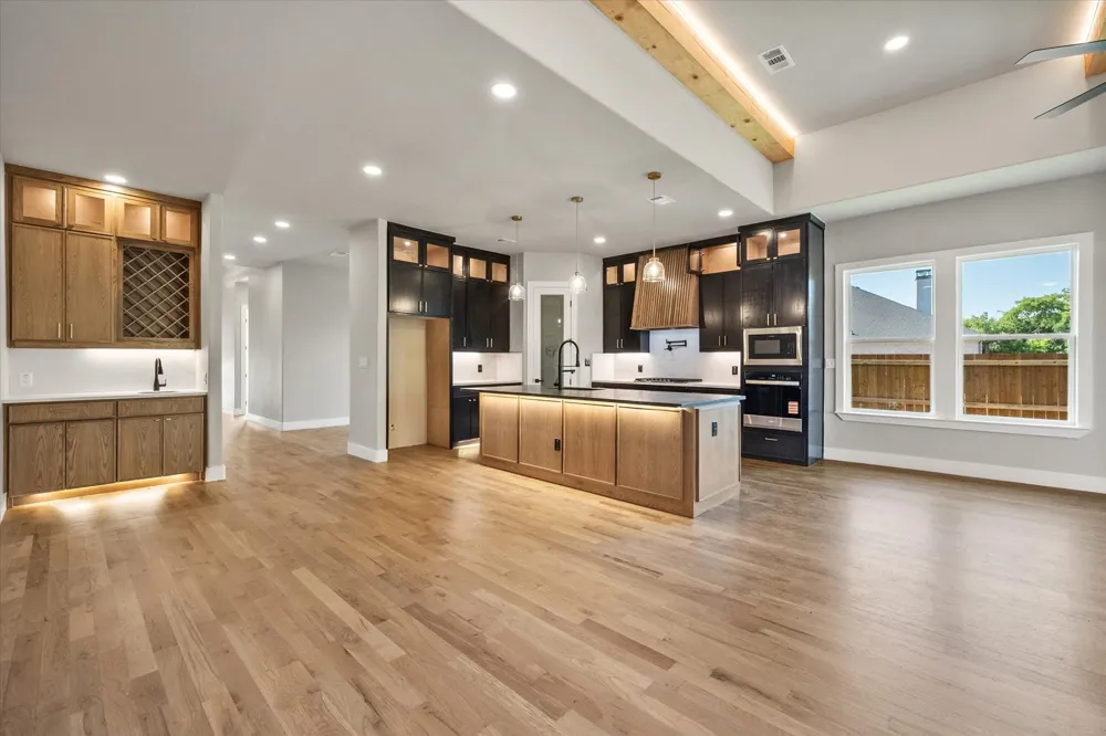 117 Yvonne Street Red Oak, TX 75154
