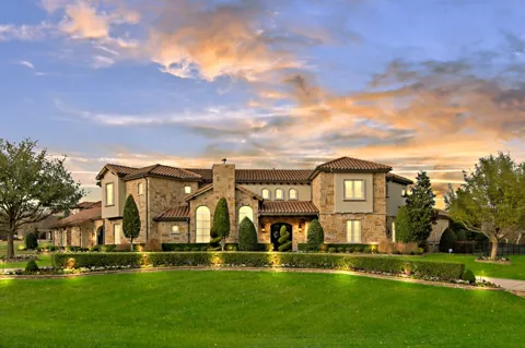 723 Bending Oak Trail