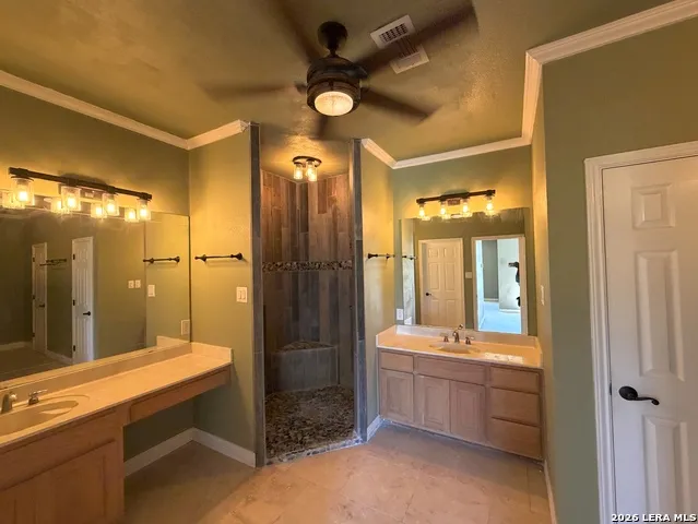 10565 Briggs Atascosa, TX 78002