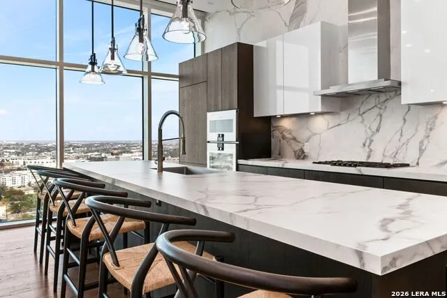 123 Lexington #1803 San Antonio, TX 78205
