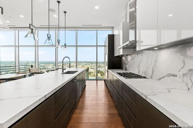 123 Lexington #1803 San Antonio, TX 78205