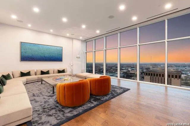 123 Lexington #1803 San Antonio, TX 78205