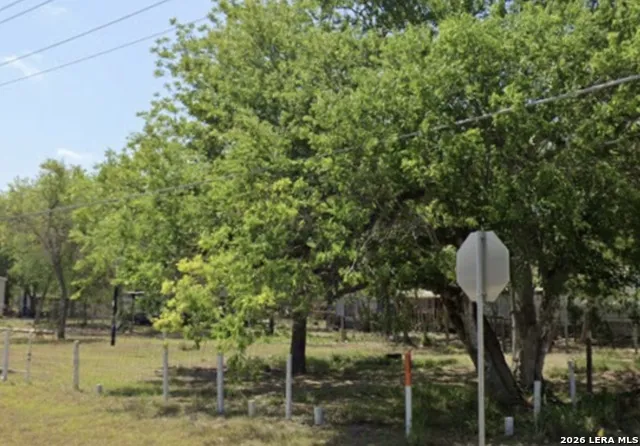 304 E Hunt St Pleasanton, TX 78064