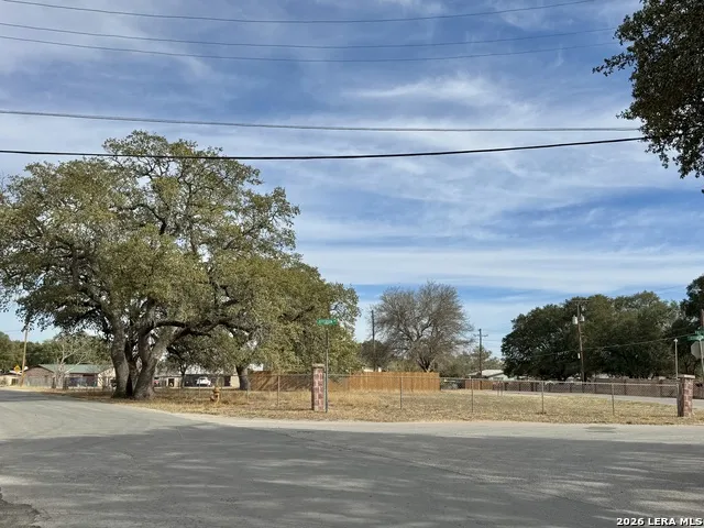TBD W Dilley Devine, TX 78016