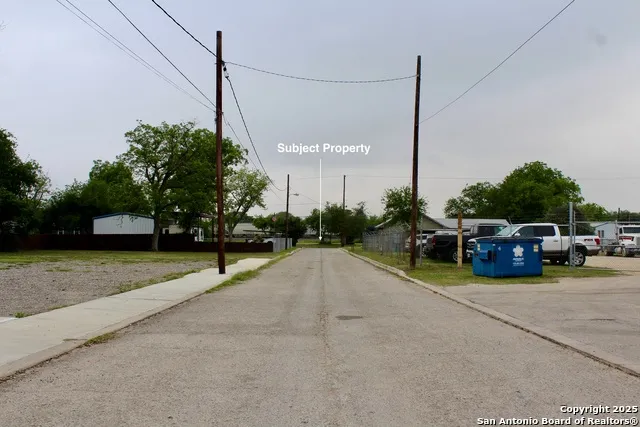 1617 First St. Pleasanton, TX 78064