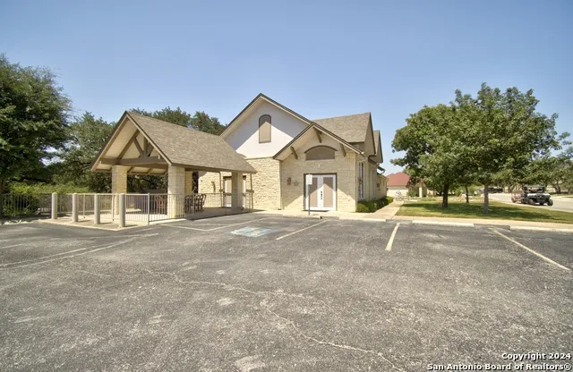 2006 Valencia Dr Kerrville, TX 78028