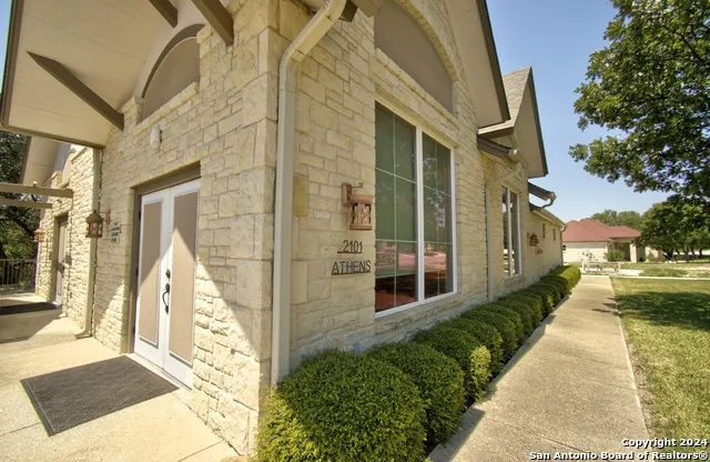 2006 Valencia Dr Kerrville, TX 78028