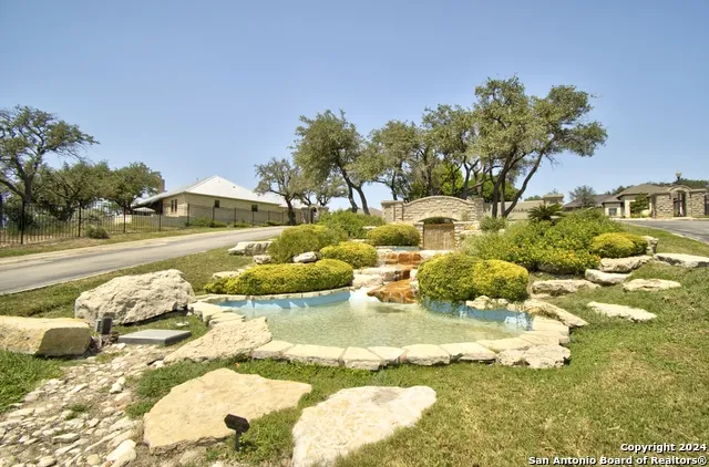 2004 Valencia Dr Kerrville, TX 78028