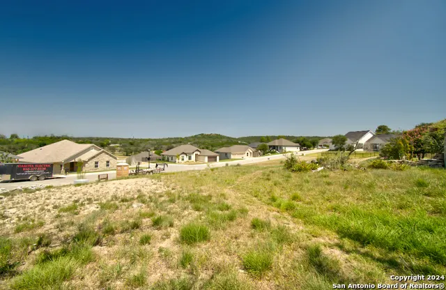 2004 Valencia Dr Kerrville, TX 78028