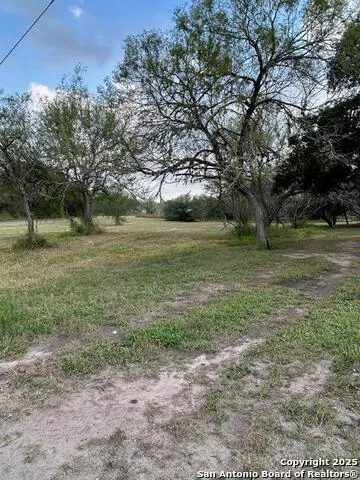 0000 W Inez Beeville, TX 78102