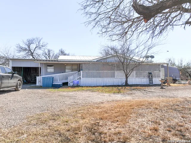 793 Fm 1986 La Pryor, TX 78872