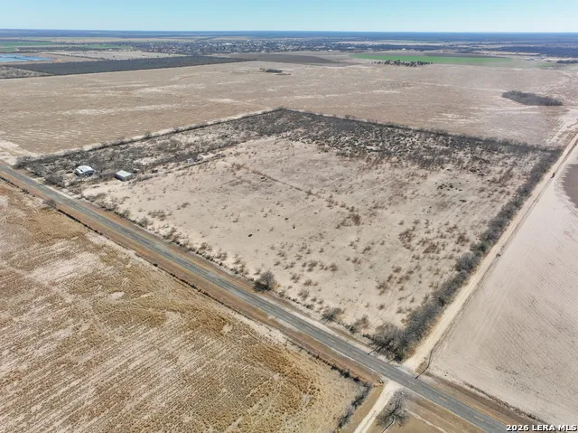 793 Fm 1986 La Pryor, TX 78872