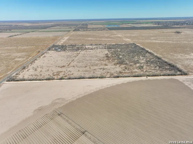 793 Fm 1986 La Pryor, TX 78872