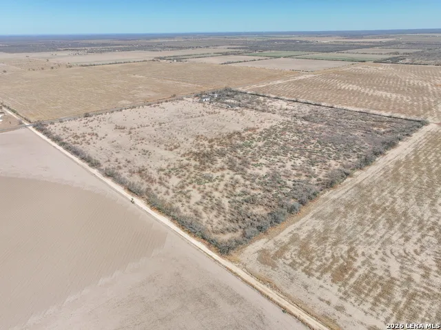 793 Fm 1986 La Pryor, TX 78872