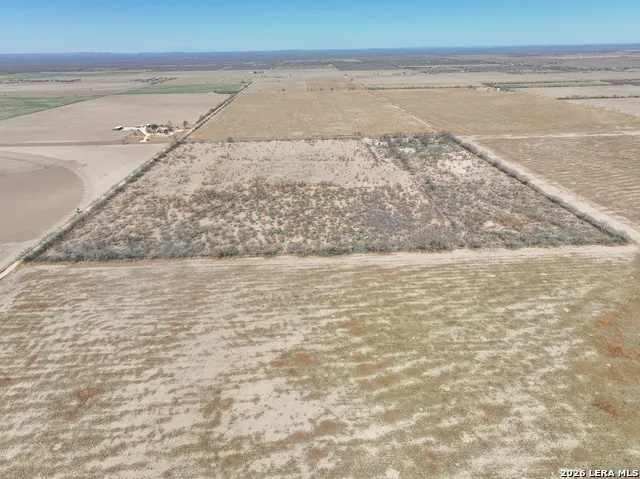 793 Fm 1986 La Pryor, TX 78872