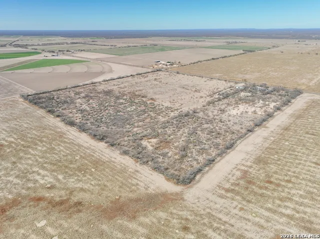 793 Fm 1986 La Pryor, TX 78872