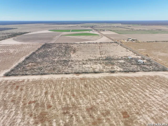 793 Fm 1986 La Pryor, TX 78872