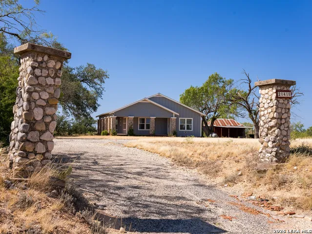 21419 us highway 90 Sabinal, TX 78881
