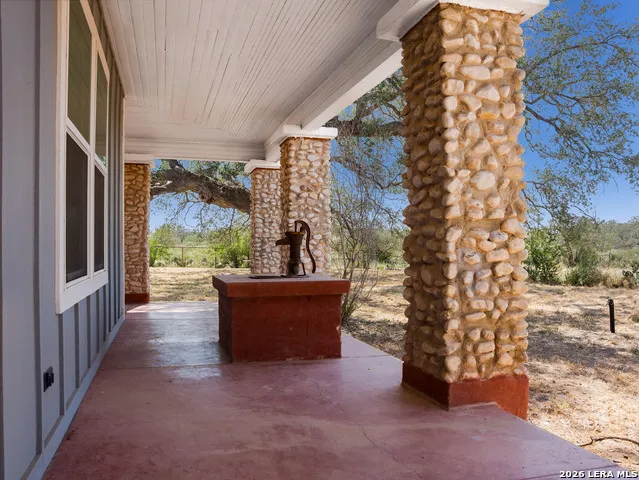 21419 us highway 90 Sabinal, TX 78881