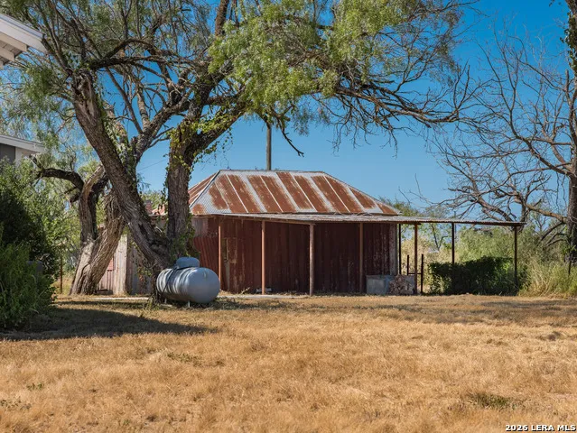 21419 us highway 90 Sabinal, TX 78881