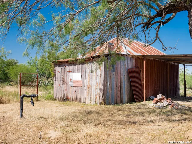 21419 us highway 90 Sabinal, TX 78881