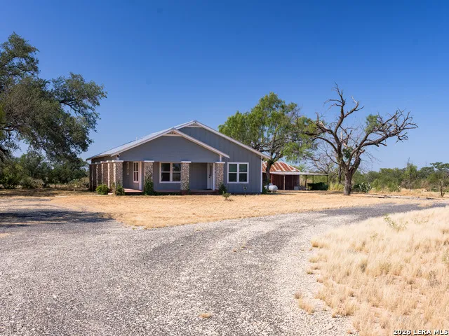 21419 us highway 90 Sabinal, TX 78881