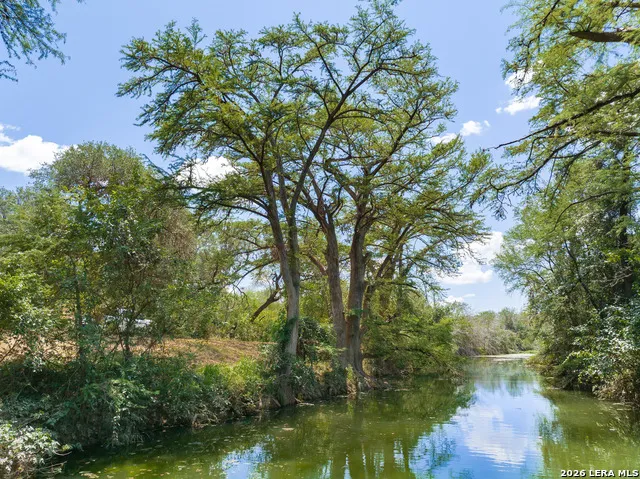 21419 us highway 90 Sabinal, TX 78881
