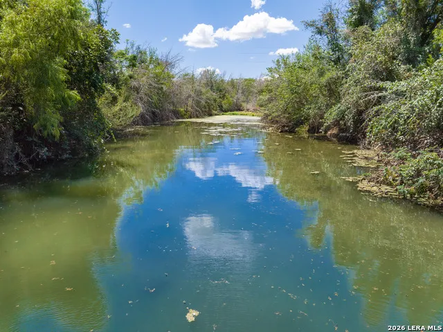 21419 us highway 90 Sabinal, TX 78881